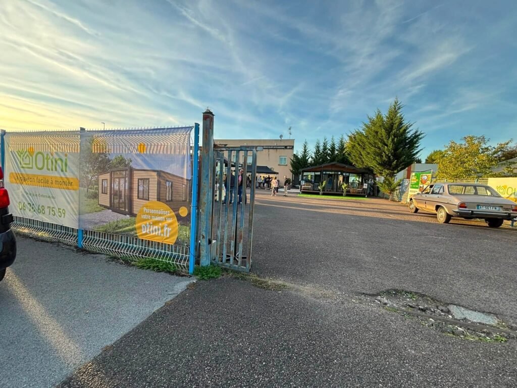 Entrée du showroom Otini à Luxeuil-les-Bains